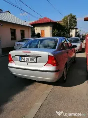 Ford focus benzina 1,6 Sedan