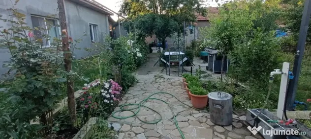 Vând casă cu teren în zona Titu