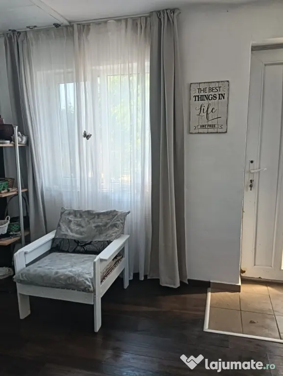 Vând casă cu teren în zona Titu