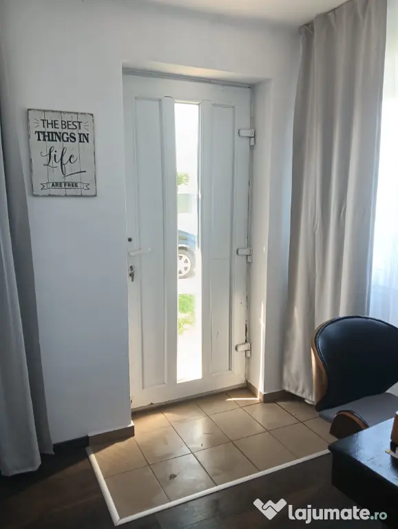 Vând casă cu teren în zona Titu