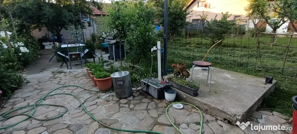 Vând casă cu teren în zona Titu