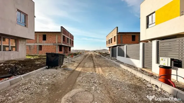 Casă cu 4 camere, TOATE utilitățile, Mamina-Vidra, COM...