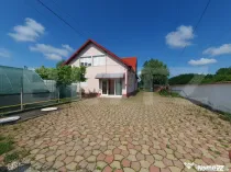 Vilă cu 5 camere, 280 mp, livadă pe rod, zona Valea Voievo
