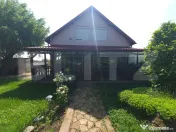 Vilă Generoasă cu 5 Camere și Livadă pe Rod în Valea Vo