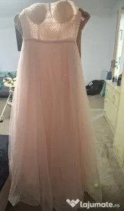 Vand rochie pt. nasa