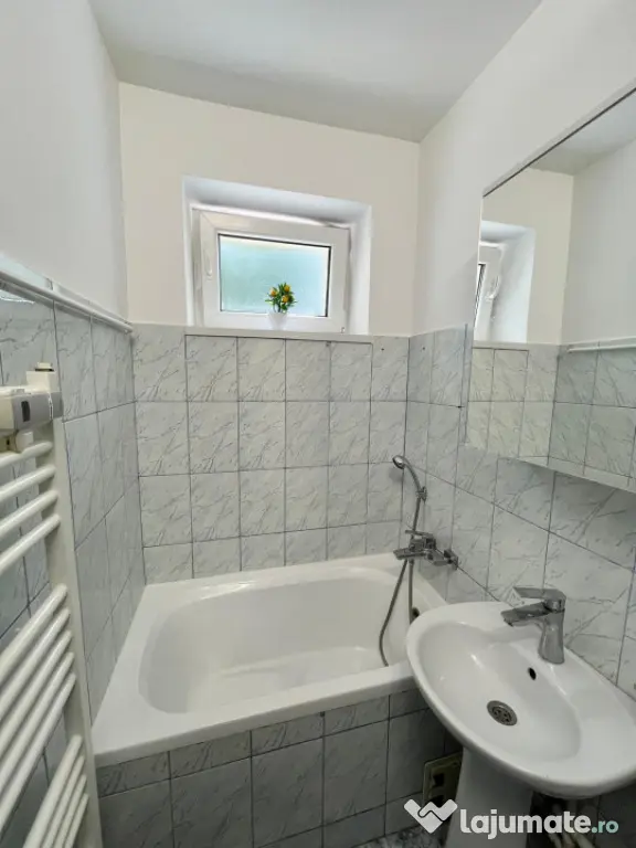 Apartament 2 camere, zona centrala, etaj 2, Radauti
