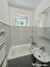 Apartament 2 camere, zona centrala, etaj 2, Radauti