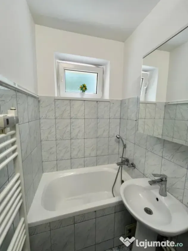 Apartament 2 camere, zona centrala, etaj 2, Radauti