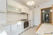 FILM!Apartament 3 camere,2 bai, decomandat,accesorizat,parca