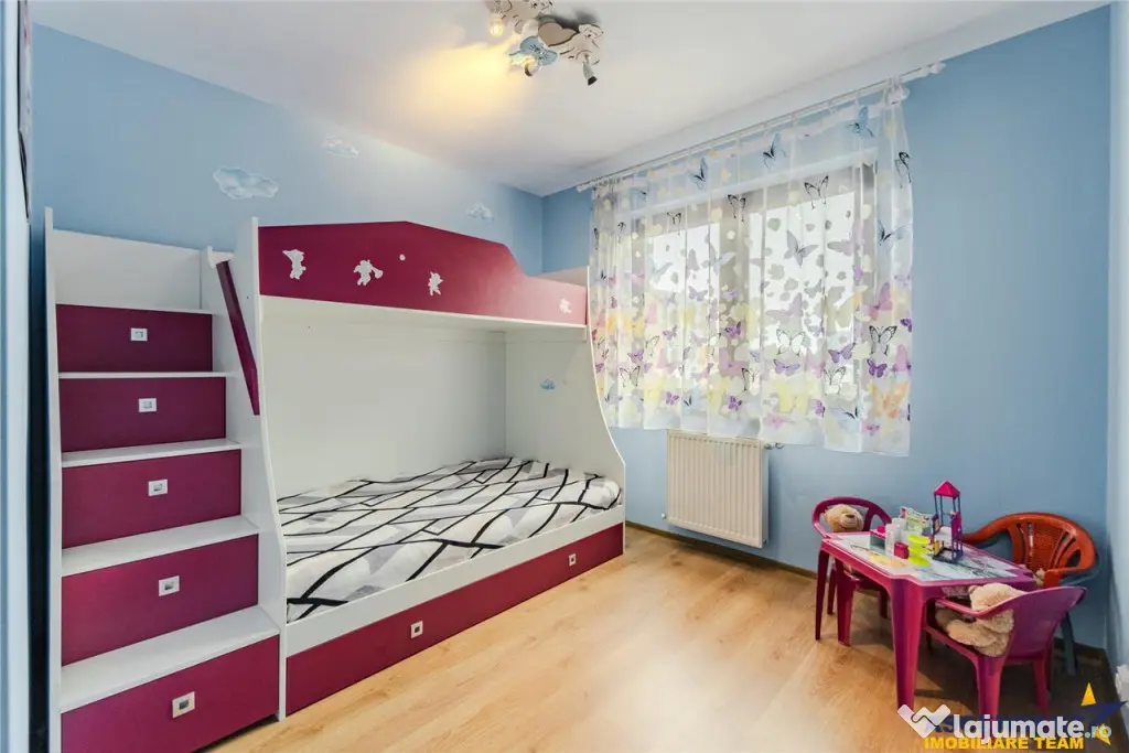 FILM!Apartament 3 camere,2 bai, decomandat,accesorizat,parca