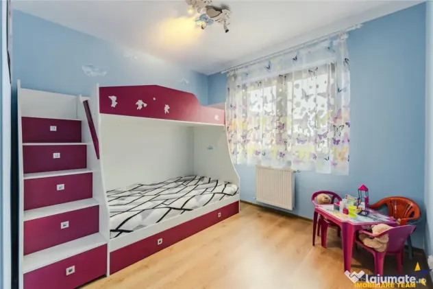 FILM!Apartament 3 camere,2 bai, decomandat,accesorizat,parca