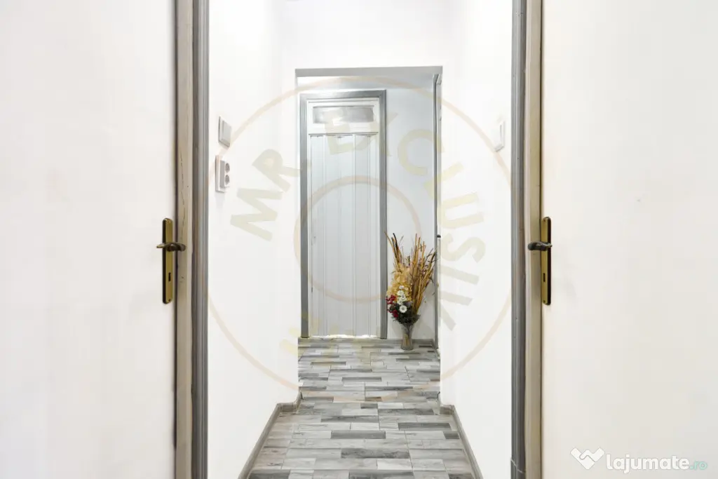 APARTAMENT 3 CAMERE -DECOMANDAT + LOC DE PARCARE - PITEȘTI
