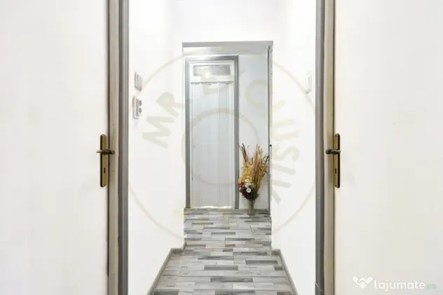 APARTAMENT 3 CAMERE -DECOMANDAT + LOC DE PARCARE - PITEȘTI