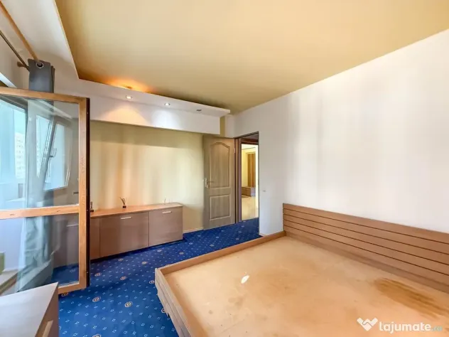 Apartament 3 camere 90 mp. Centrala, aer conditionat.