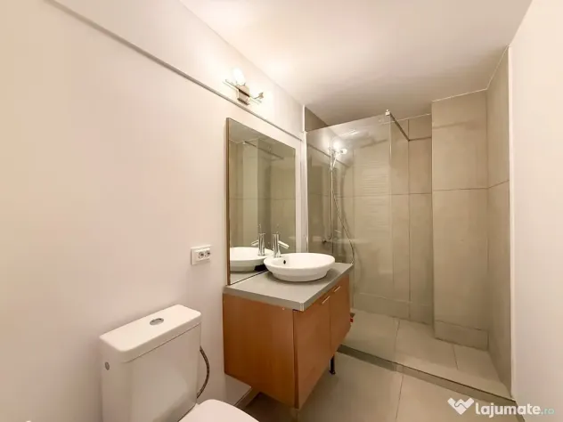 Apartament 3 camere 90 mp. Centrala, aer conditionat.