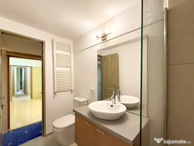 Apartament 3 camere 90 mp. Centrala, aer conditionat.