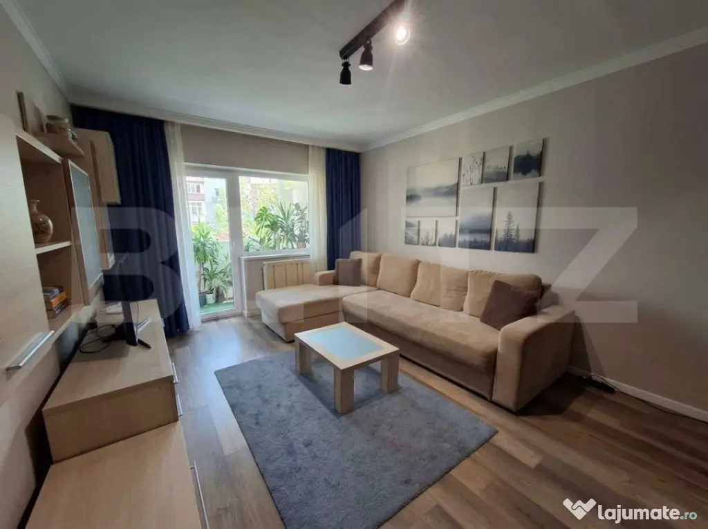 Apartament cu 3 camere, decomandat, 70 mp, parcare, zona: Zo