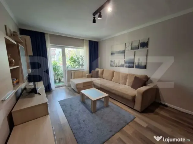 Apartament cu 3 camere, decomandat, 70 mp, parcare, zona: Zo