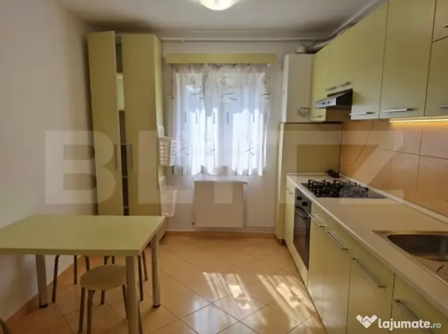 Apartament cu 3 camere, decomandat, 70 mp, parcare, zona: Zo