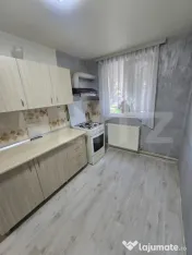 Apartament 3 camere, etaj 1, zonă liniștită – ideal pen 