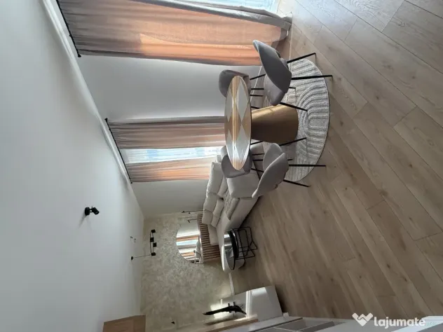 Inchiriez apartament
