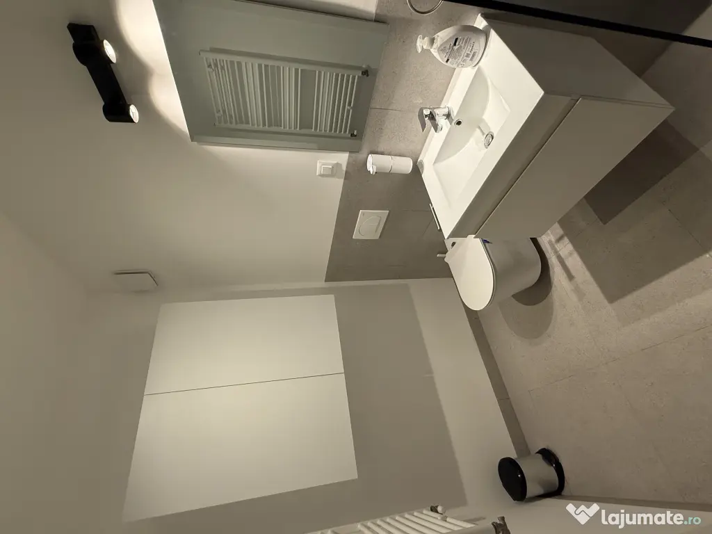 Inchiriez apartament