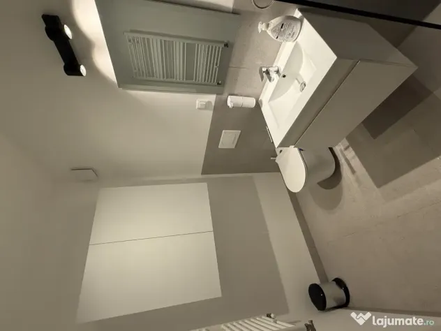 Inchiriez apartament
