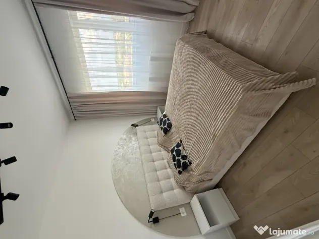 Inchiriez apartament
