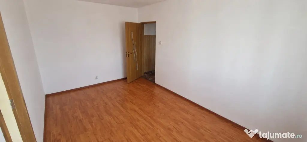Apartament 2 camere 42 mp, zona Bals
