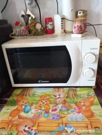 Cuptor cu microunde 