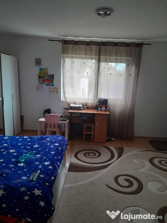 Inchiriez casa Corbu