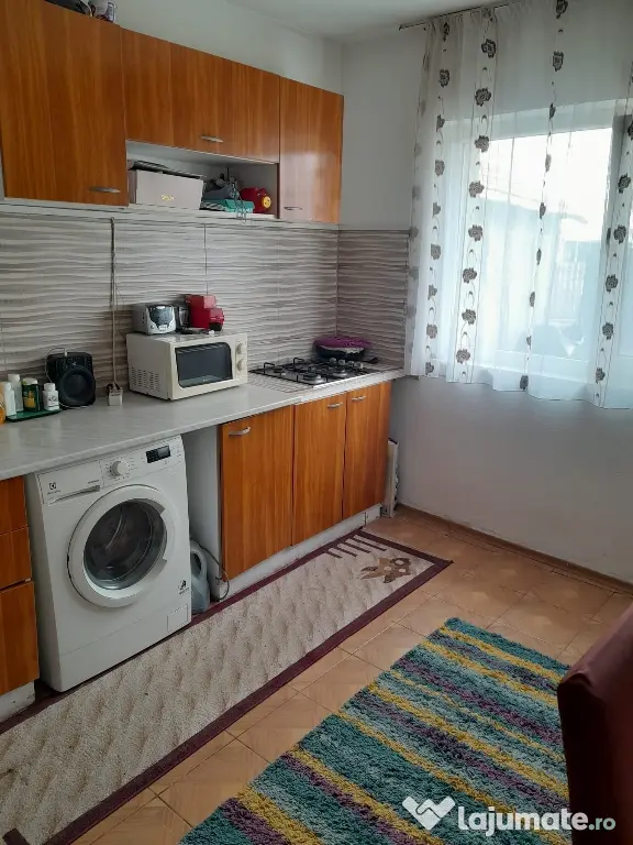 Inchiriez casa Corbu