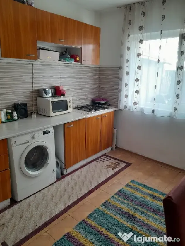 Inchiriez casa Corbu