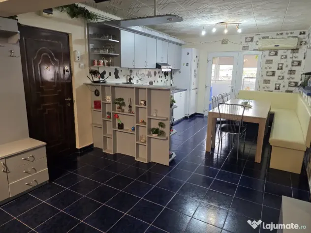Vand apartament 4 camere decomandat