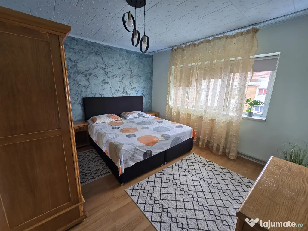 Vand apartament 4 camere decomandat