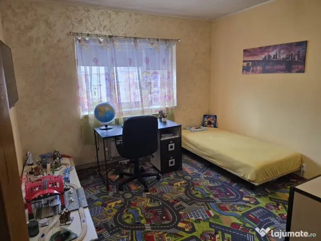 Vand apartament 4 camere decomandat