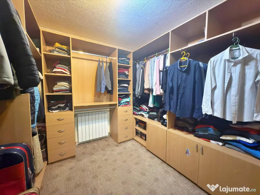 Vand apartament 4 camere decomandat