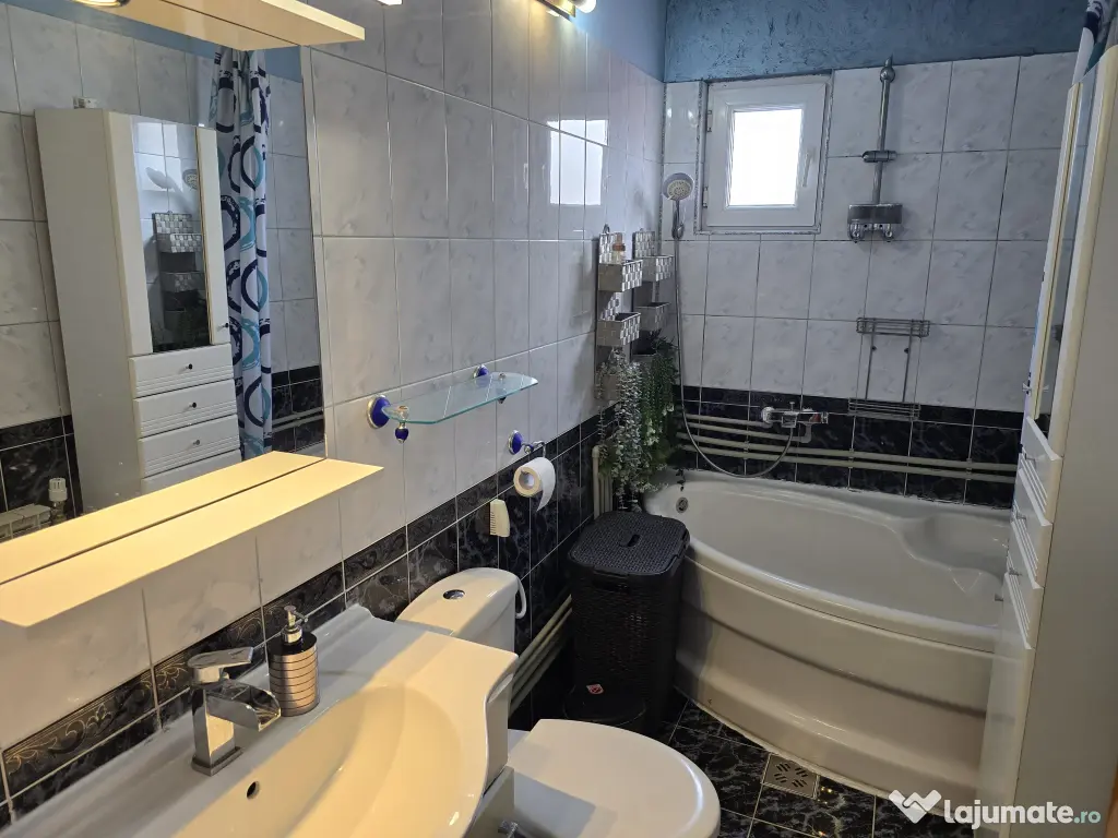 Vand apartament 4 camere decomandat