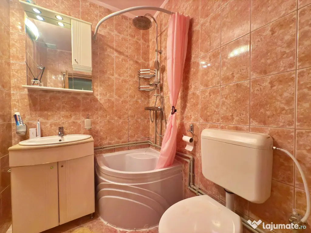 Vand apartament 4 camere decomandat
