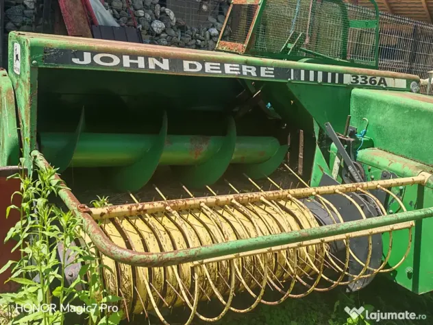 Vând balotiera John Deere 336A