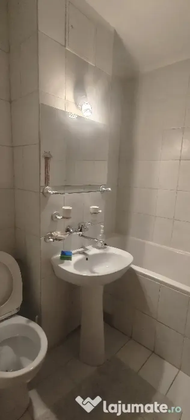 Inchiriez apartament 2 camere str. 9 Mai
