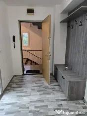 Vitan mall etaj 2 din 4 decomandat 