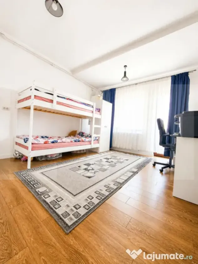 Apartament de vânzare, zona Pârneava