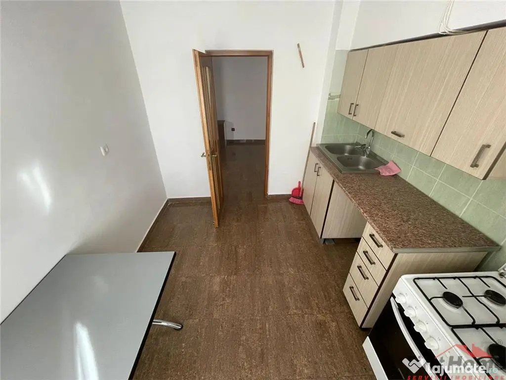 Ap 2 cam,etaj 1, renovat, centrala termica, ultracentral - T