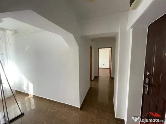 Ap 2 cam,etaj 1, renovat, centrala termica, ultracentral - T