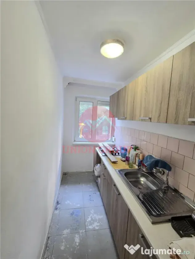 Apartament 3 Camere, Semidecomandat, Zona Piata Amzacea, Eta
