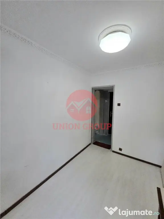 Apartament 3 Camere, Semidecomandat, Zona Piata Amzacea, Eta