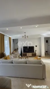Tunari -3 dormitoare | 4 băi | 2 livinguri | terasă+piscin 