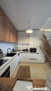 Tunari -3 dormitoare | 4 băi | 2 livinguri | terasă+piscin 