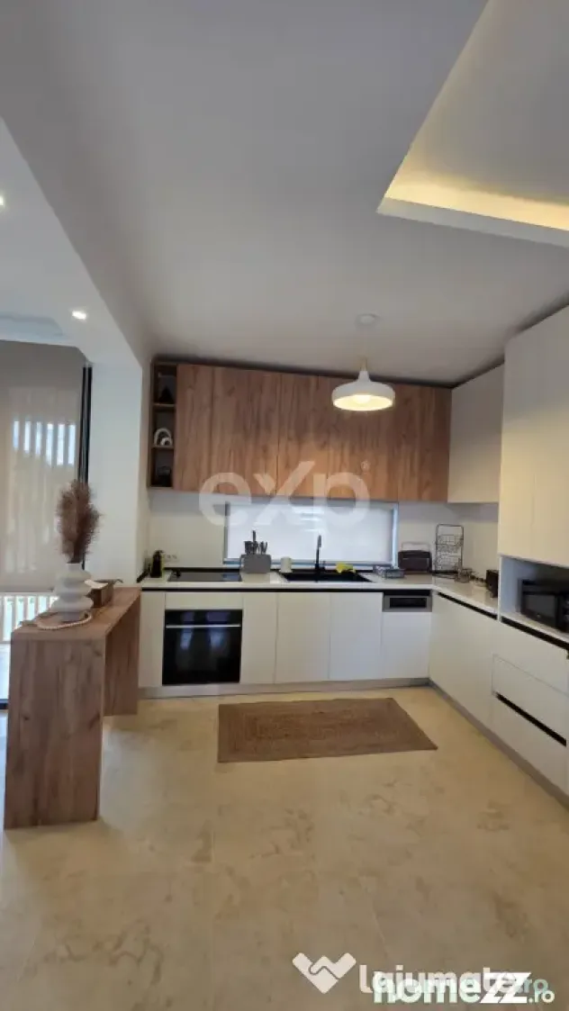 Tunari -3 dormitoare | 4 băi | 2 livinguri | terasă+piscin
